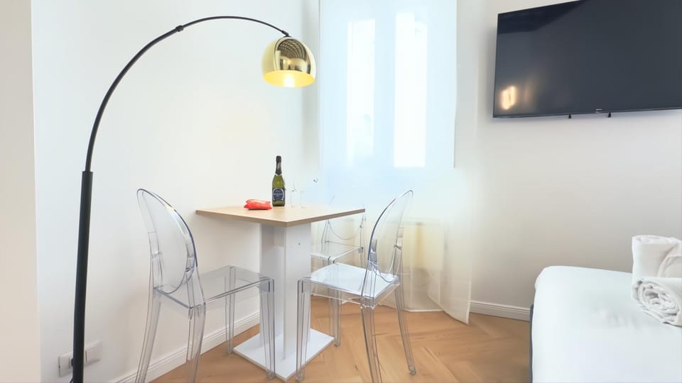 TV and multimedia, Dining area