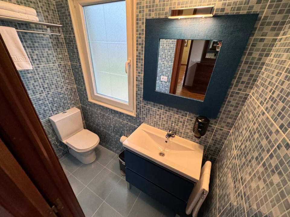 Shower, Bathroom, towels