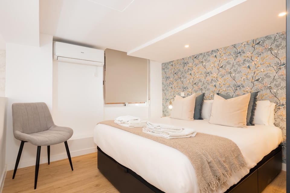 Bed, Photo of the whole room, Bedroom, air conditioner