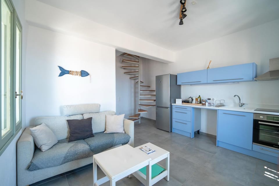 Kitchen or kitchenette, Living room, Seating area, oven, stove