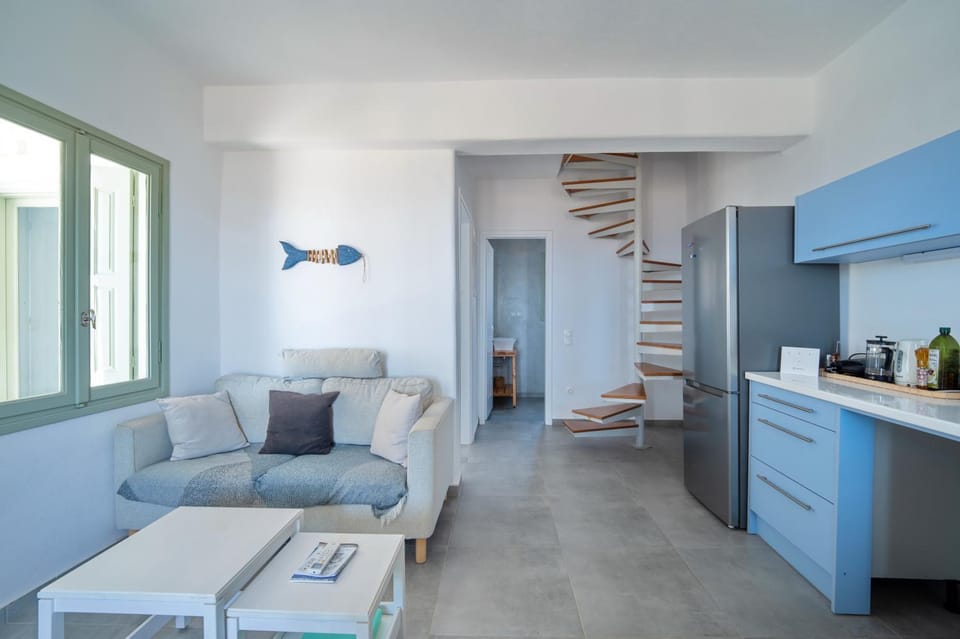 Kitchen or kitchenette, Living room, Seating area