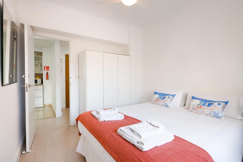 Bed, Bedroom, towels, wardrobe