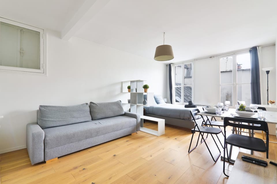 Bed, Living room