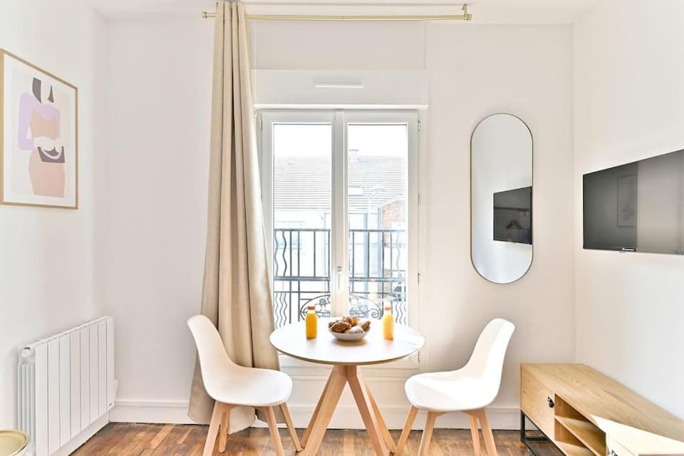 TV and multimedia, Living room, Seating area, Dining area, internet