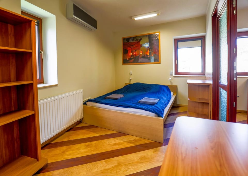 Bed, Seating area, Bedroom