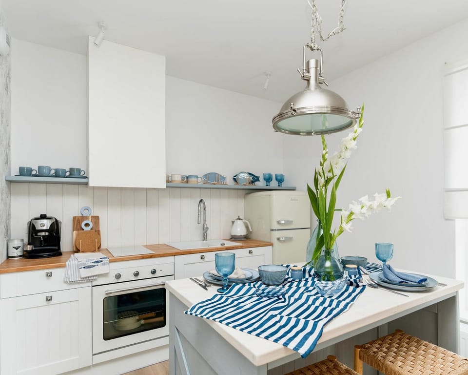 Kitchen or kitchenette, Dining area, Breakfast, dishwasher, minibar, stove, kitchen, kitchen