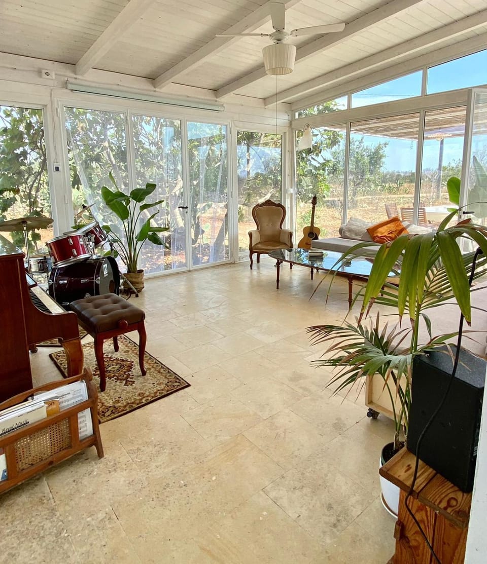Garden, View (from property/room), Living room, Seating area, Garden view