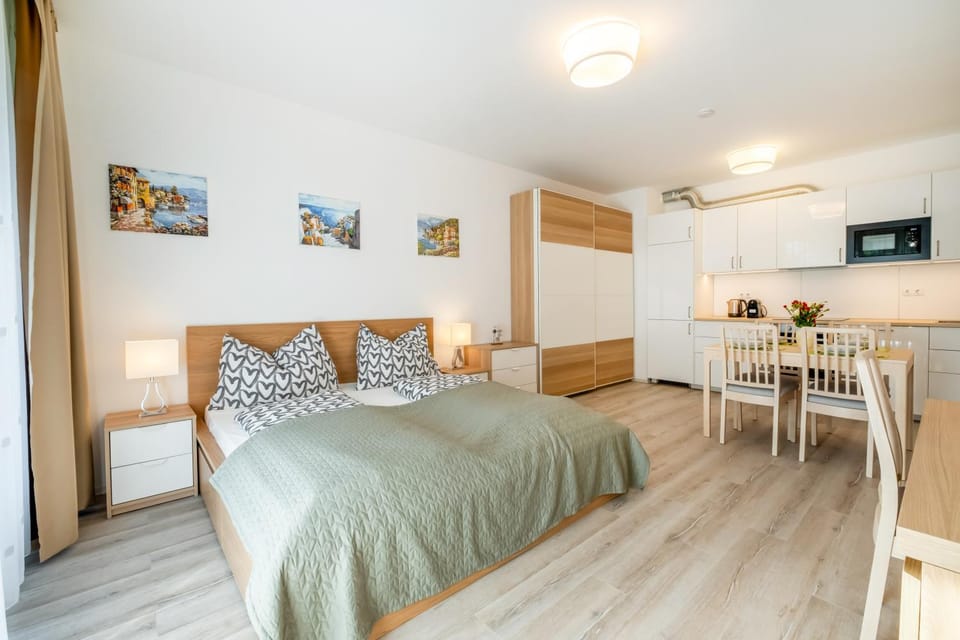 Bed, Kitchen or kitchenette, Living room, Photo of the whole room, Dining area, Bedroom