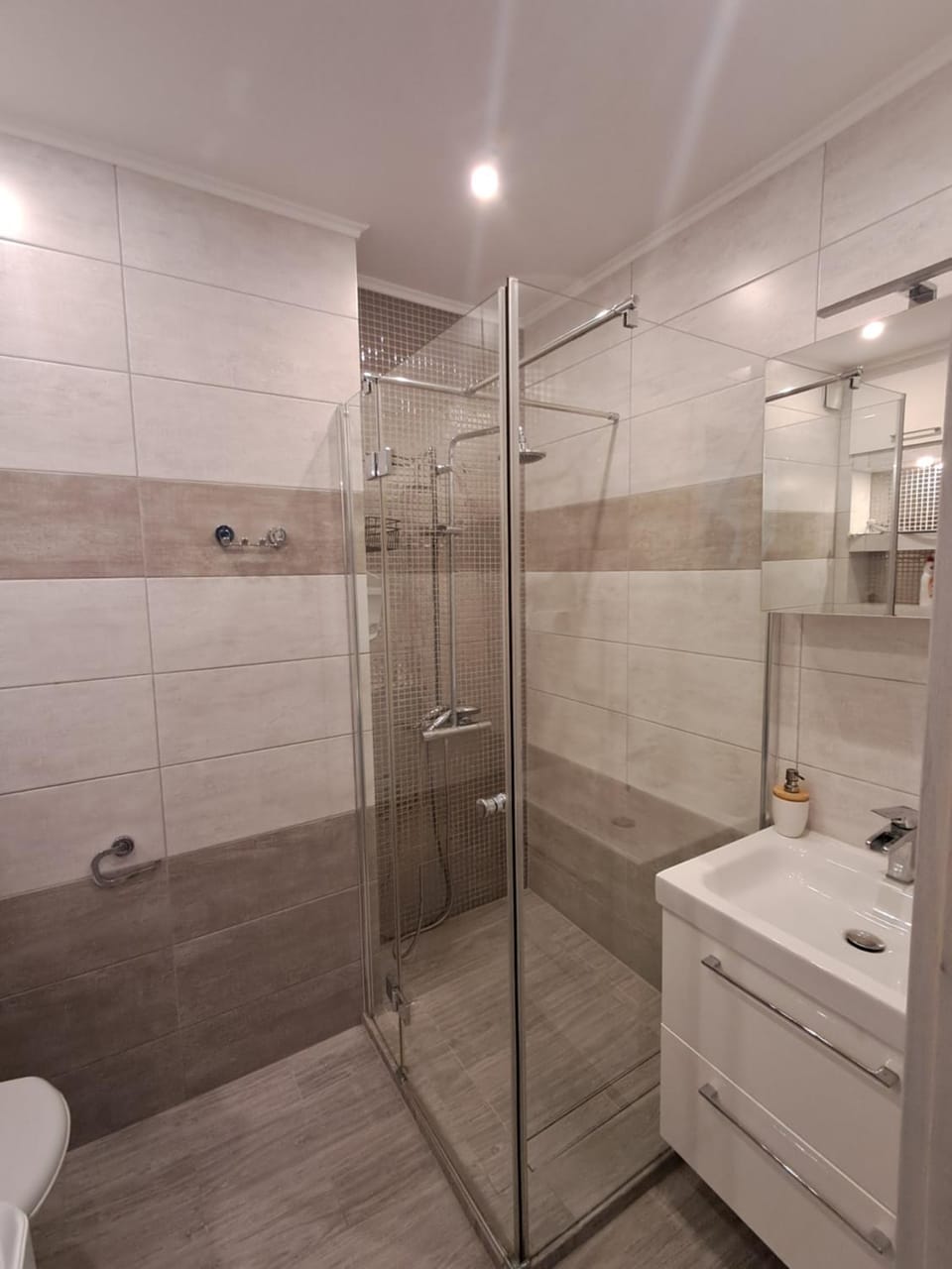 Shower, Toilet, Bathroom, towels
