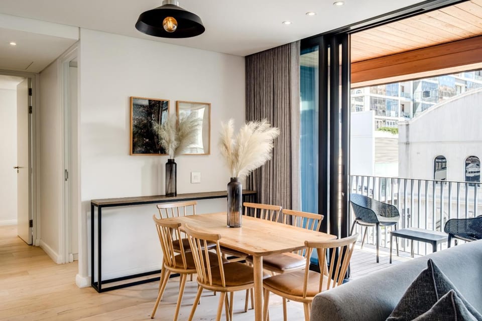 Seating area, Dining area
