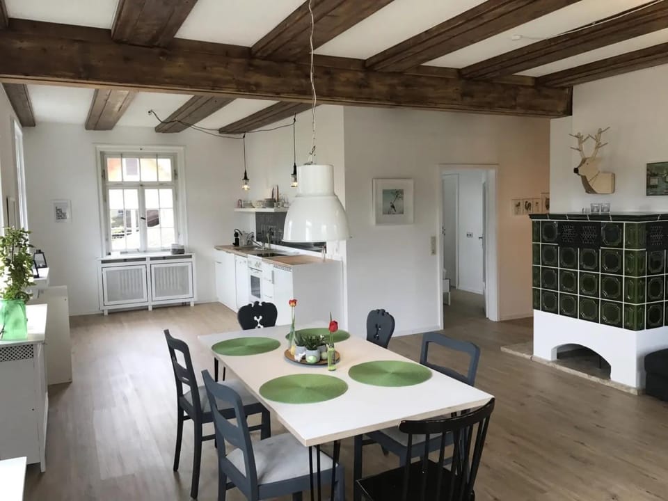 Property building, Kitchen or kitchenette, Living room