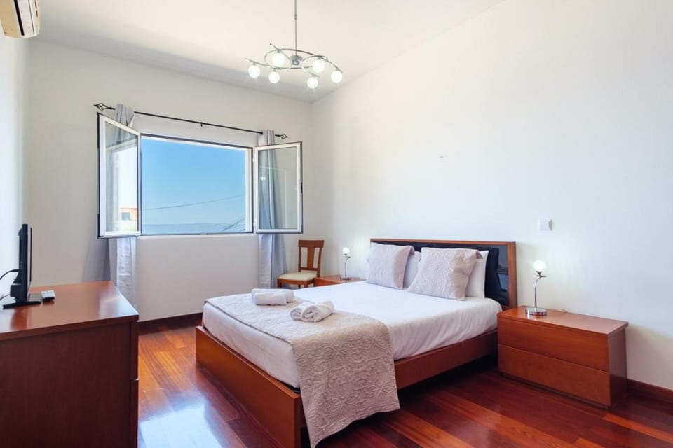 GuestReady - Spacious stay with sea views House in Caniço