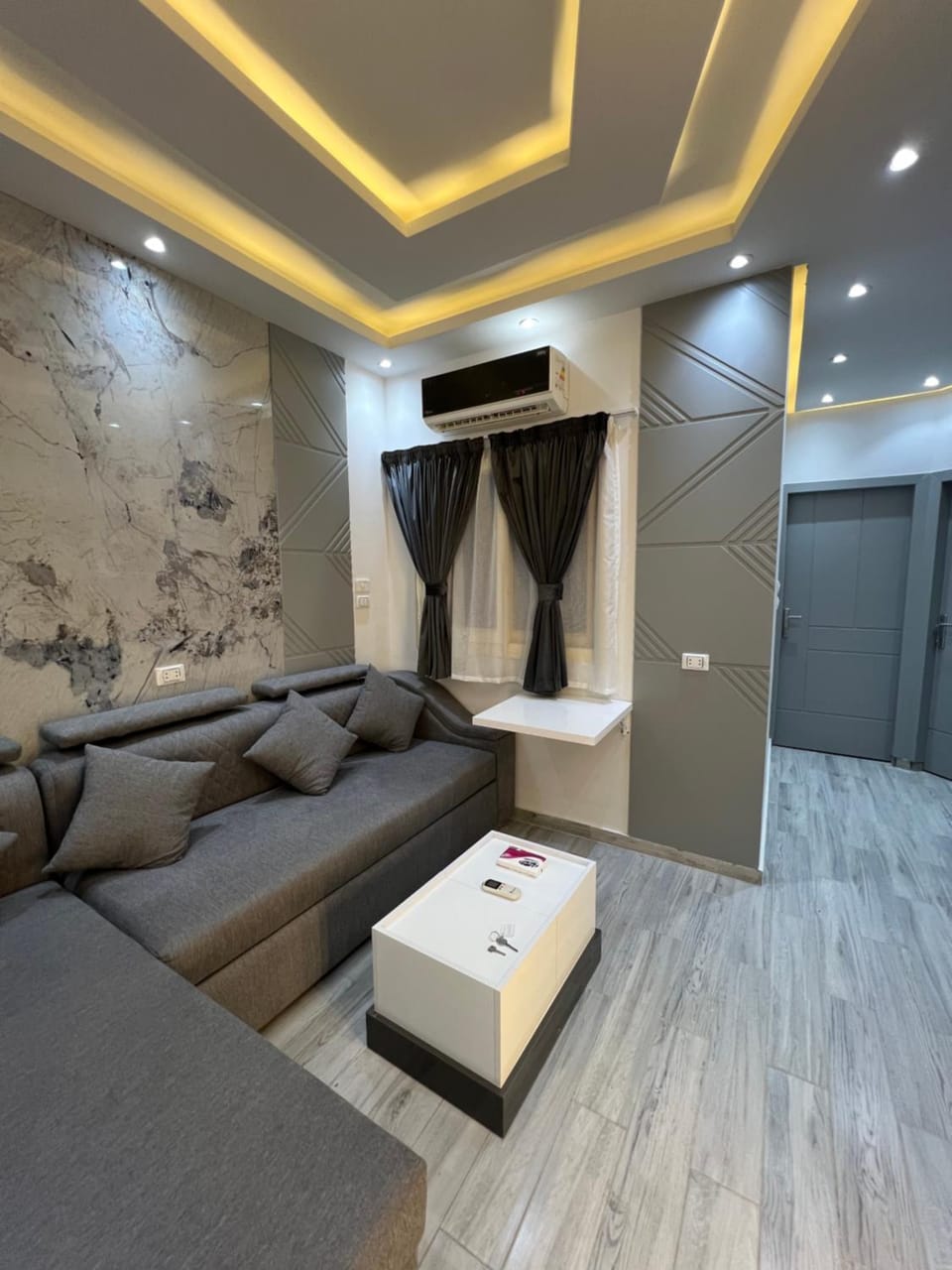 Living room, Seating area