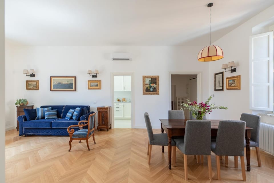 Living room, Dining area, air conditioner