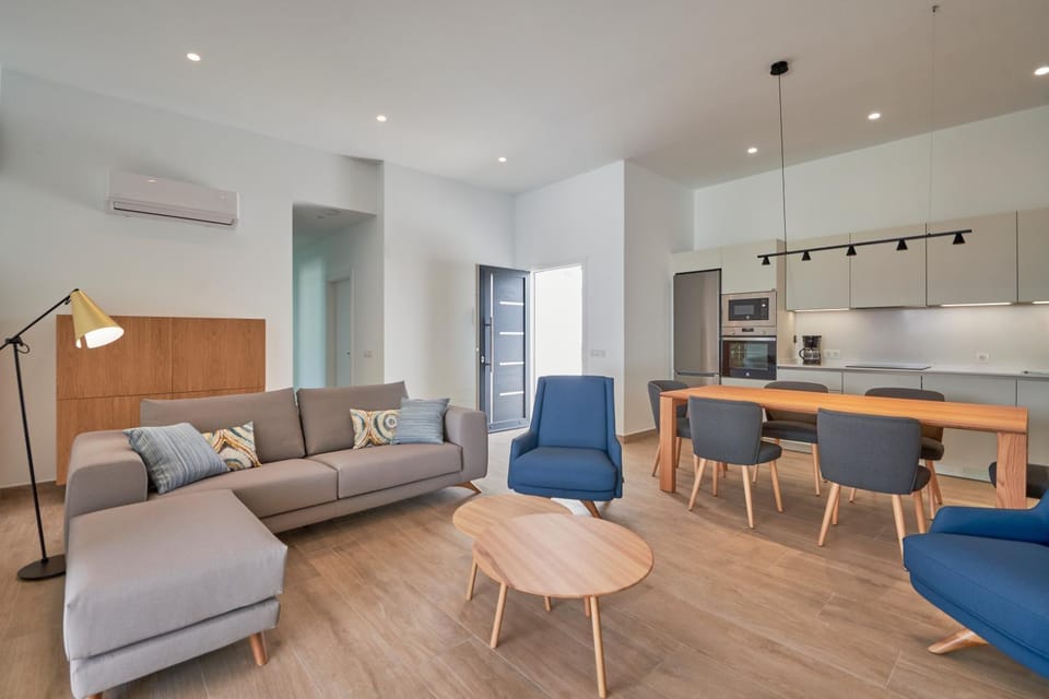 TV and multimedia, Kitchen or kitchenette, Living room, Seating area, Dining area, dishwasher, flat iron, heating, internet, microwave, oven, stove, toaster, washing machine, air conditioner