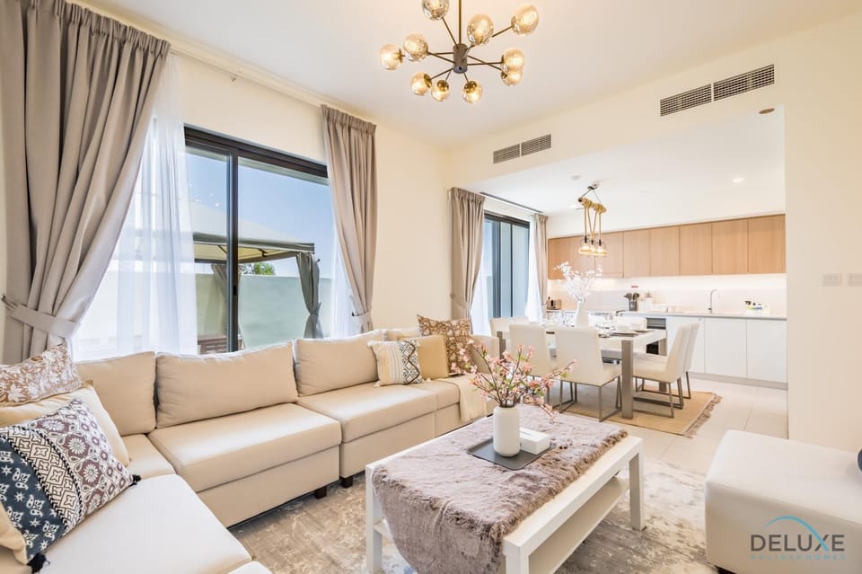 Kitchen or kitchenette, Living room, Seating area, Dining area, stove
