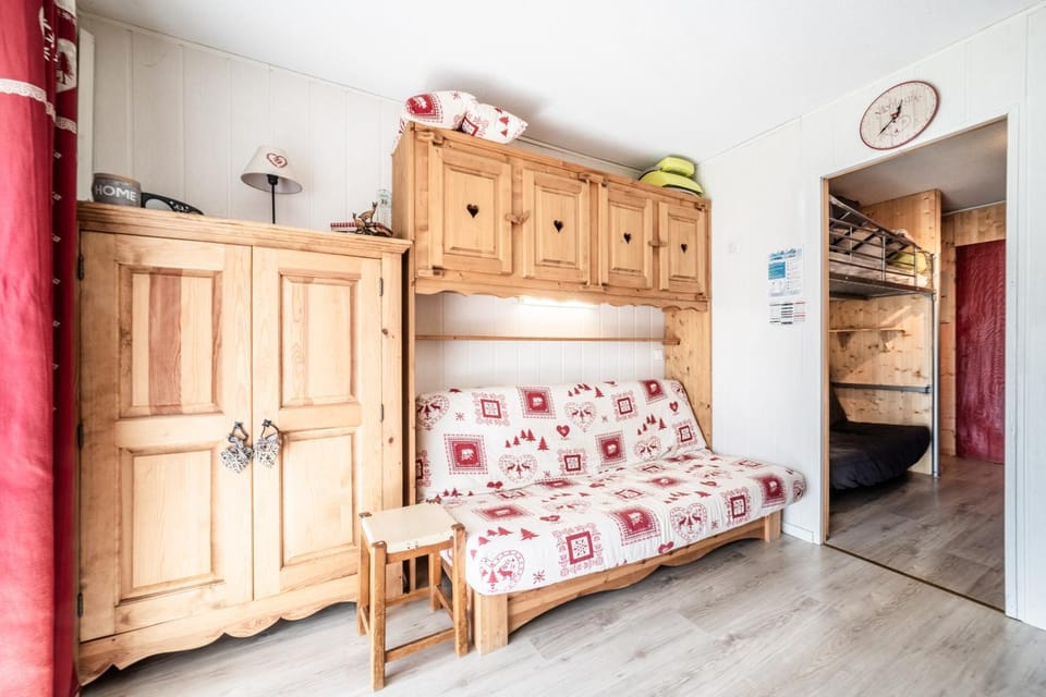 Property building, Living room, Bedroom