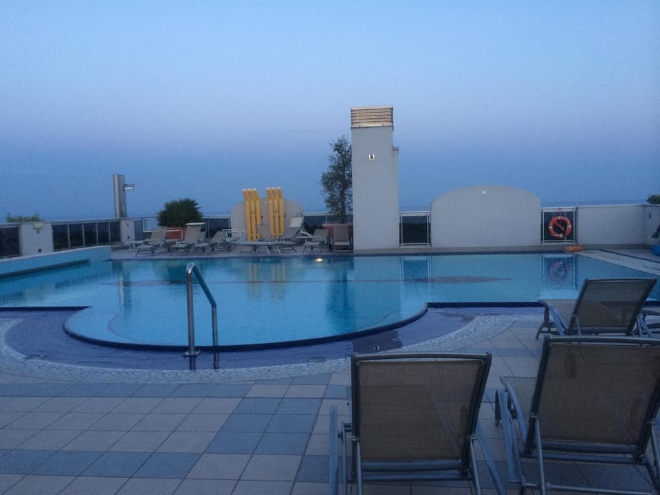 Swimming pool, Sunrise