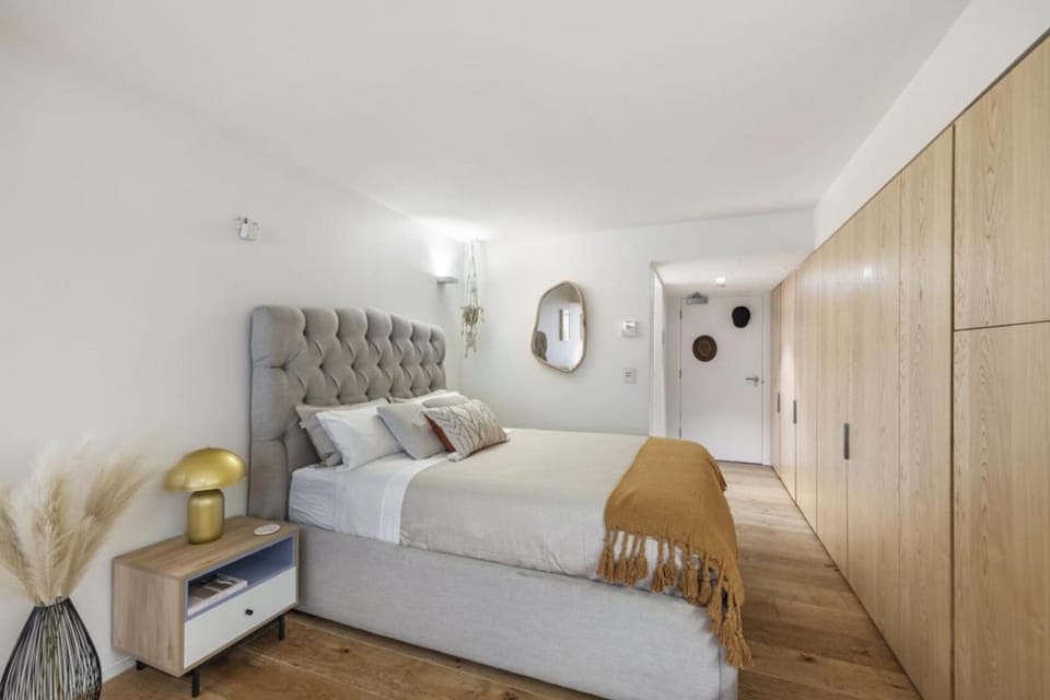 Pacific Chic Luxury Pad - Beachfront Aircon Lift Apartment in Sydney