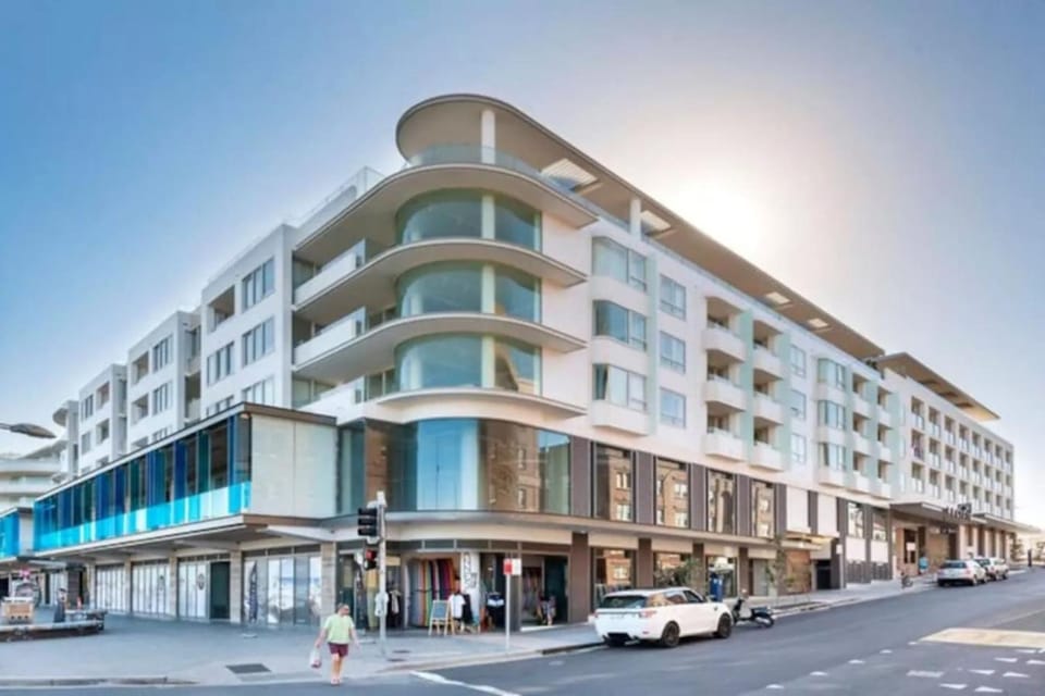 Pacific Chic Luxury Pad - Beachfront Aircon Lift Apartment in Sydney