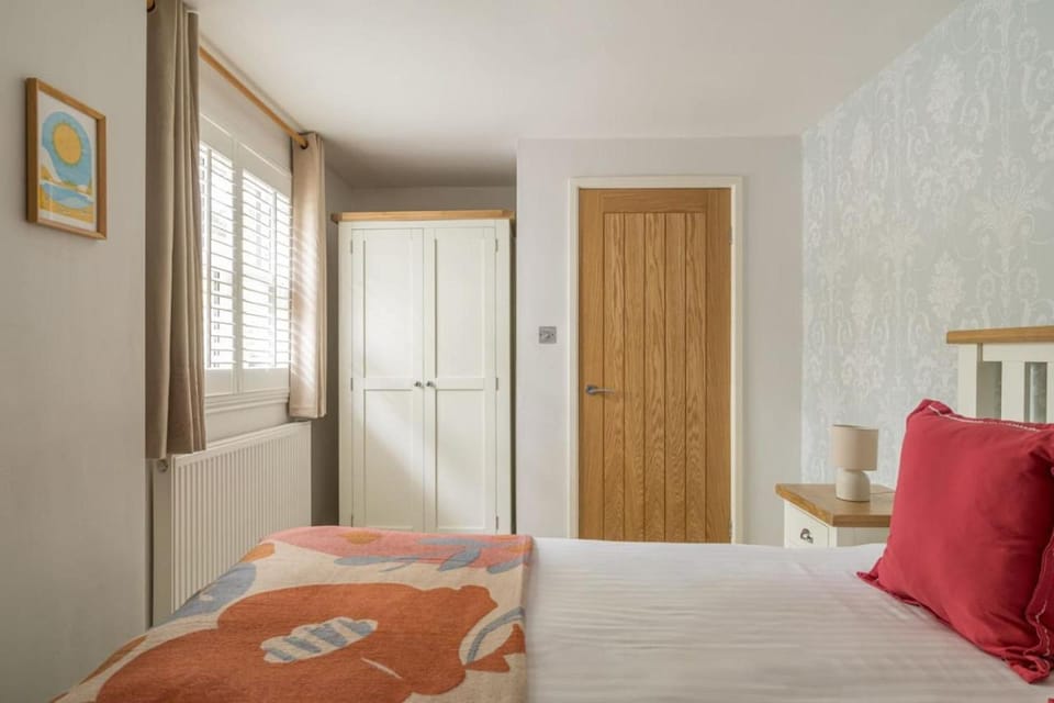 Squirrel Bank with a hot tub and parking House in Bowness-on-Windermere