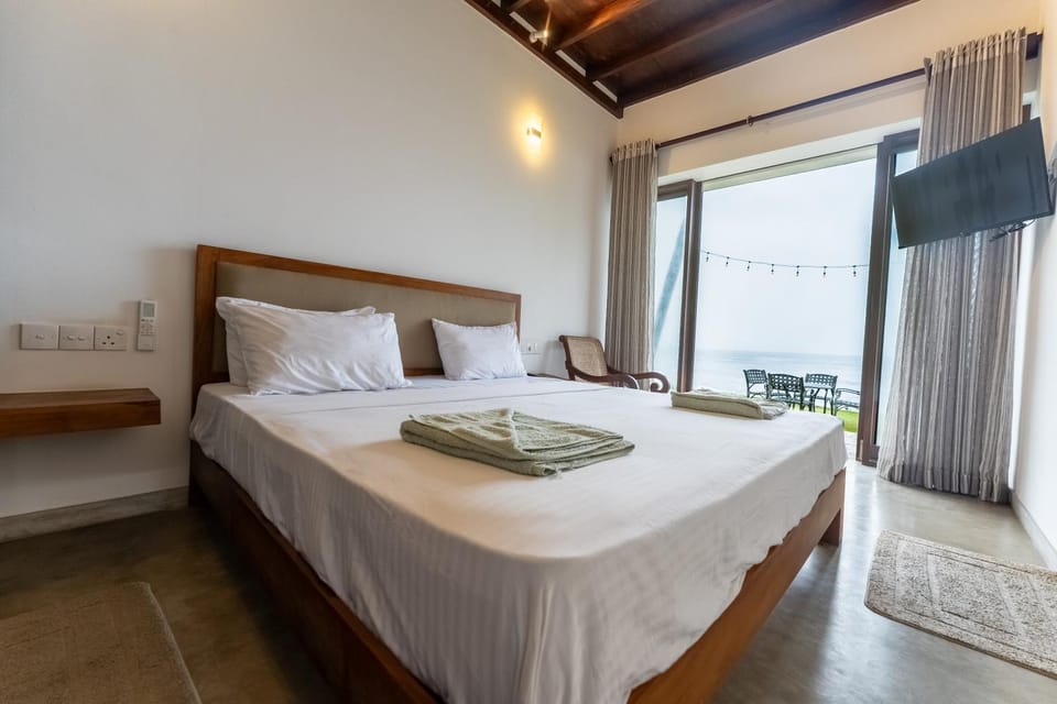 Bed, TV and multimedia, towels