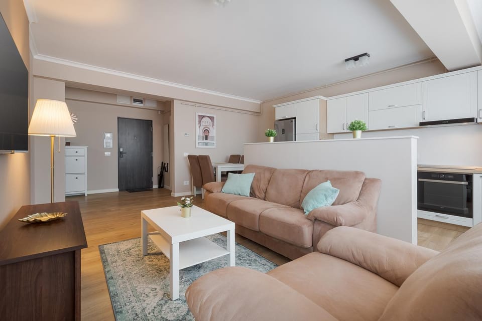 TV and multimedia, Kitchen or kitchenette, Living room, Seating area, oven, stove