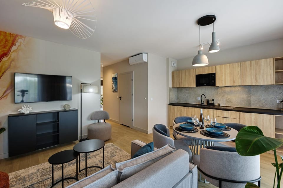 TV and multimedia, Kitchen or kitchenette, Living room, Seating area, Dining area, Evening entertainment, stove