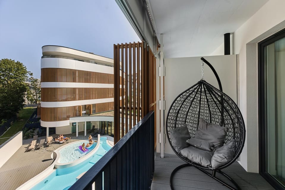 Day, View (from property/room), Balcony/Terrace, Pool view, Swimming pool, sunbed