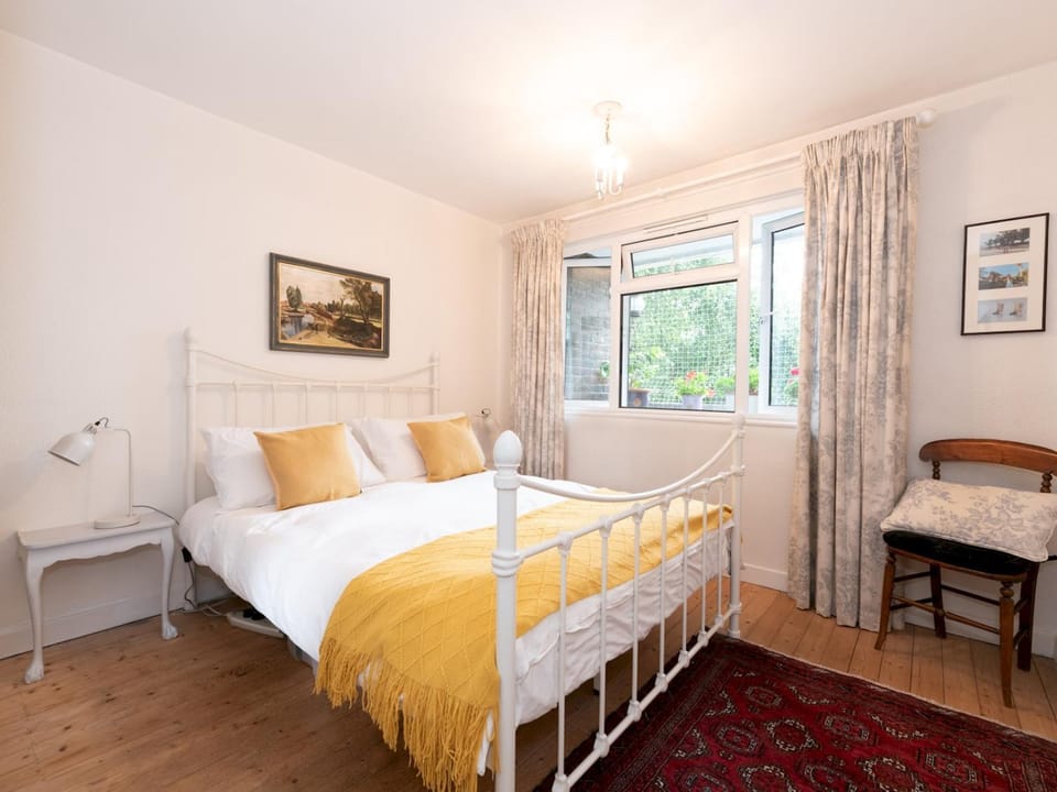 Bed, Living room, Photo of the whole room, Seating area, Bedroom