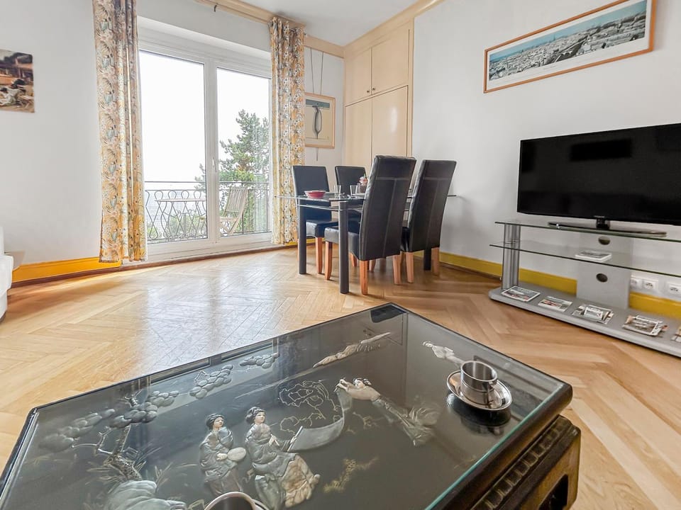 Day, TV and multimedia, Balcony/Terrace, Living room, Dining area