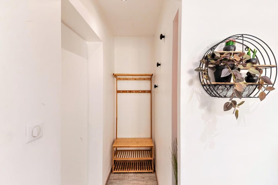 Facade/entrance, storage