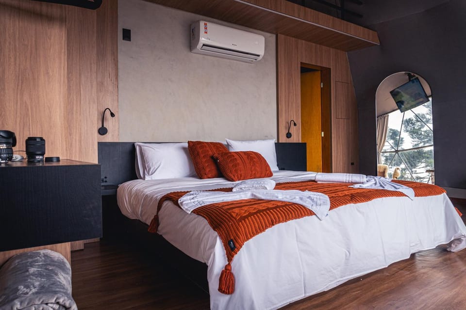 Bed, Photo of the whole room, Bedroom, air conditioner