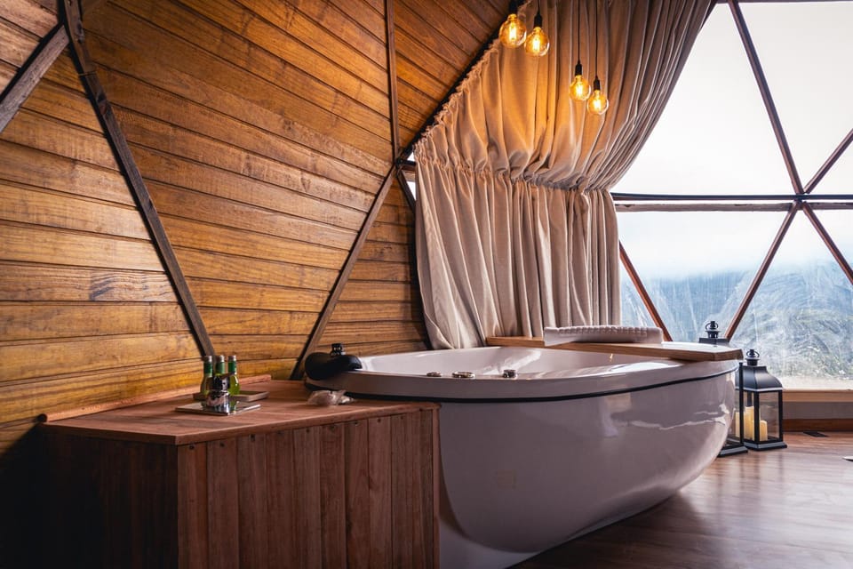 Hot Tub, Bathroom