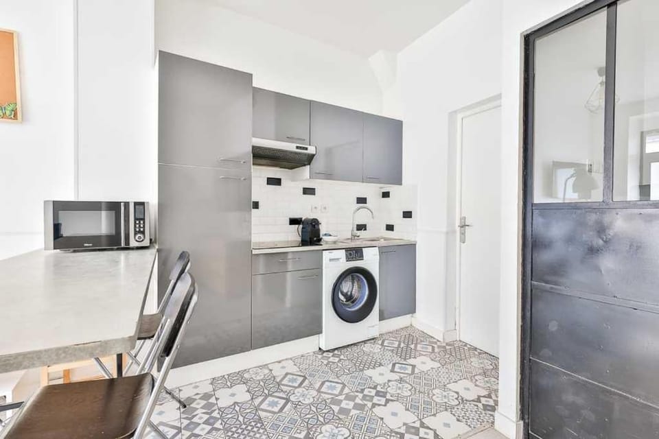 Kitchen or kitchenette, Dining area, microwave, stove, washing machine