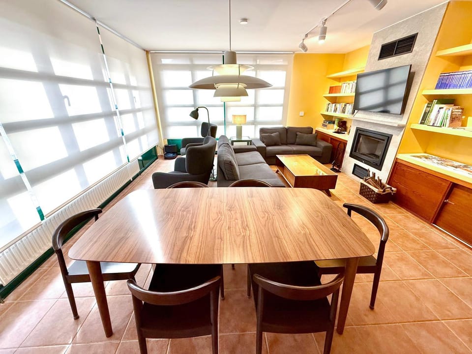 Communal lounge/ TV room, Living room, Lounge or bar