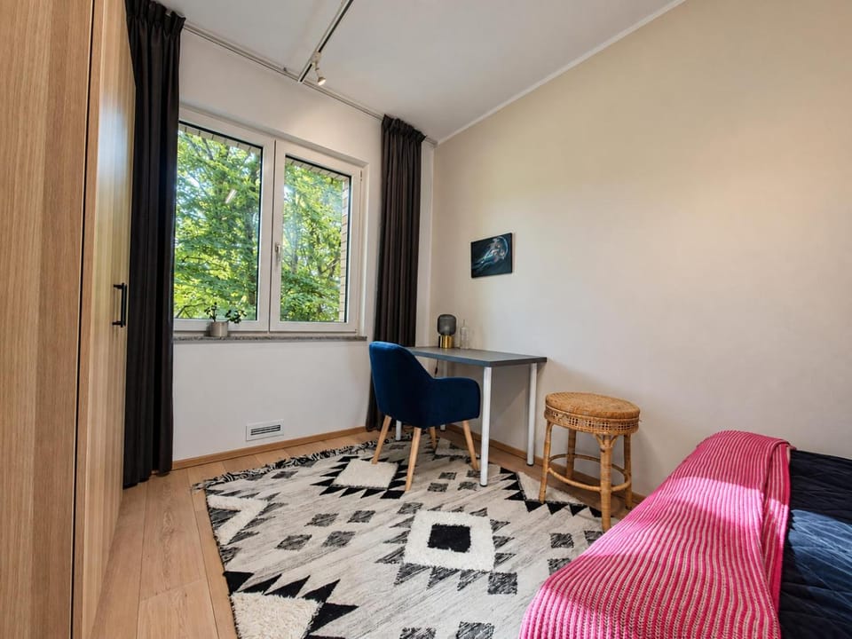 Photo of the whole room, Seating area, Bedroom