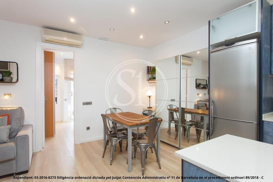 Kitchen or kitchenette, Living room, Seating area, Dining area, air conditioner