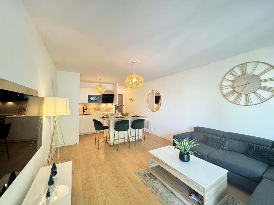 TV and multimedia, Kitchen or kitchenette, Dining area
