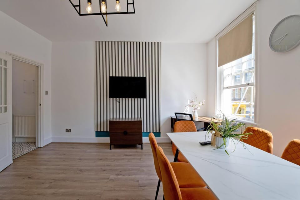 TV and multimedia, Living room, Dining area