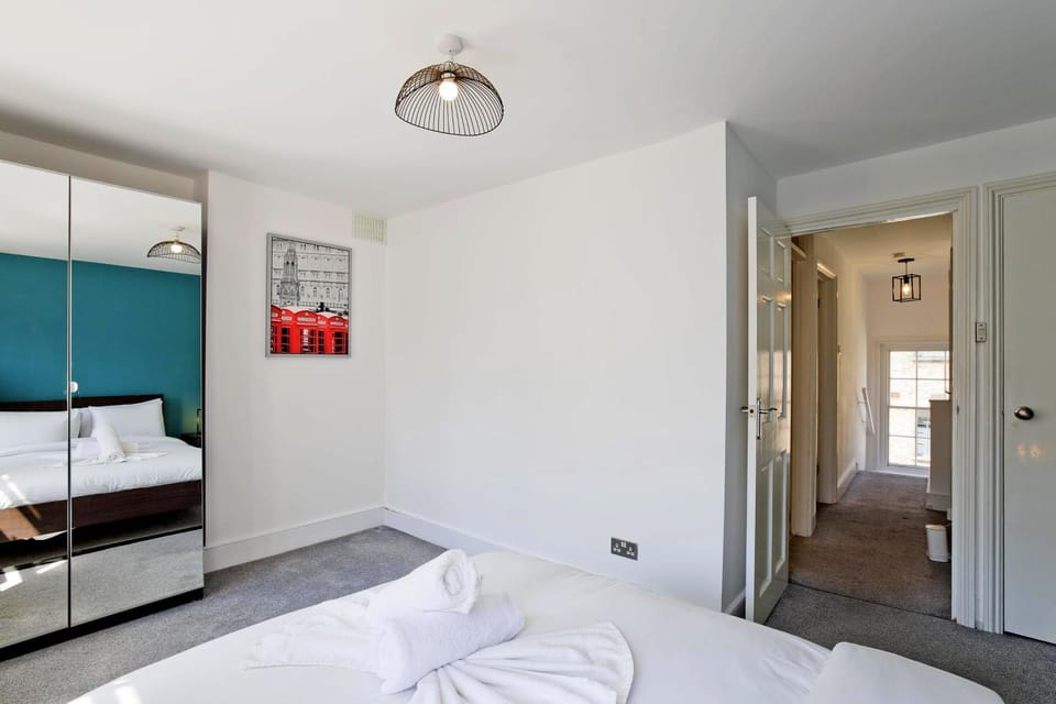 Bedroom, wardrobe