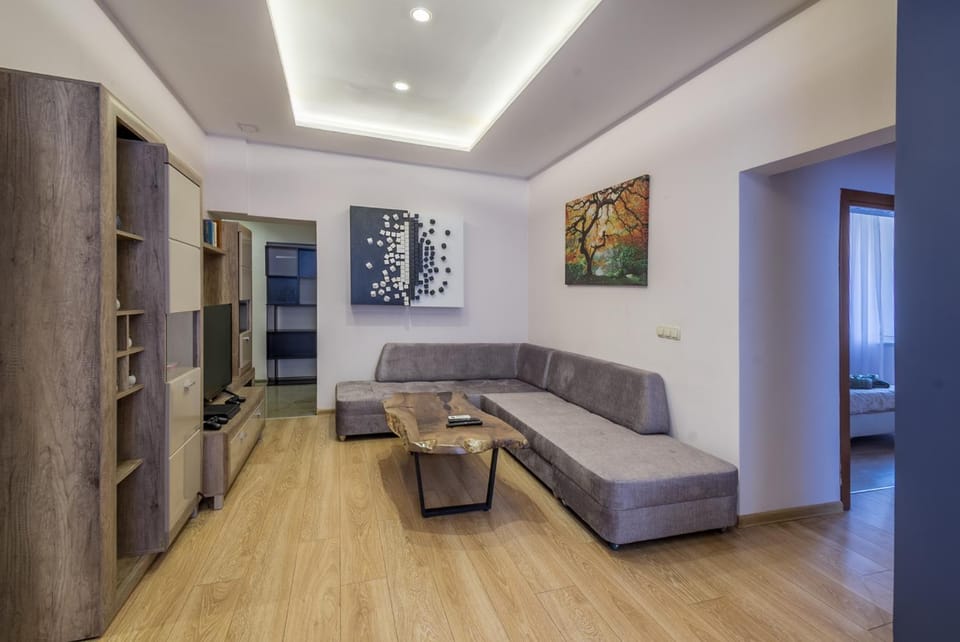 Communal lounge/ TV room, TV and multimedia, Living room, Seating area, Evening entertainment