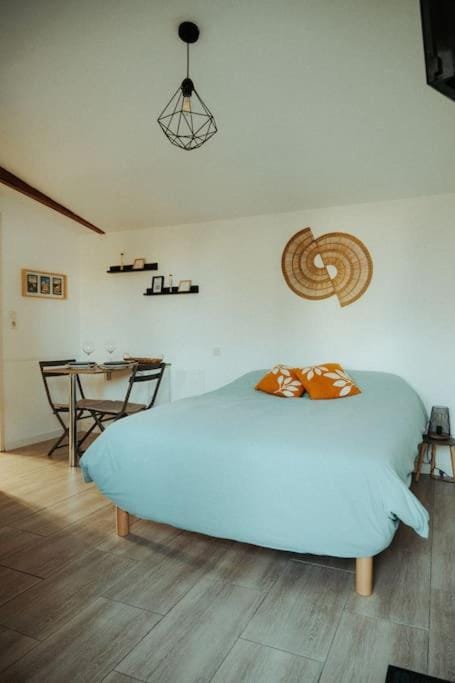 Bed, Photo of the whole room