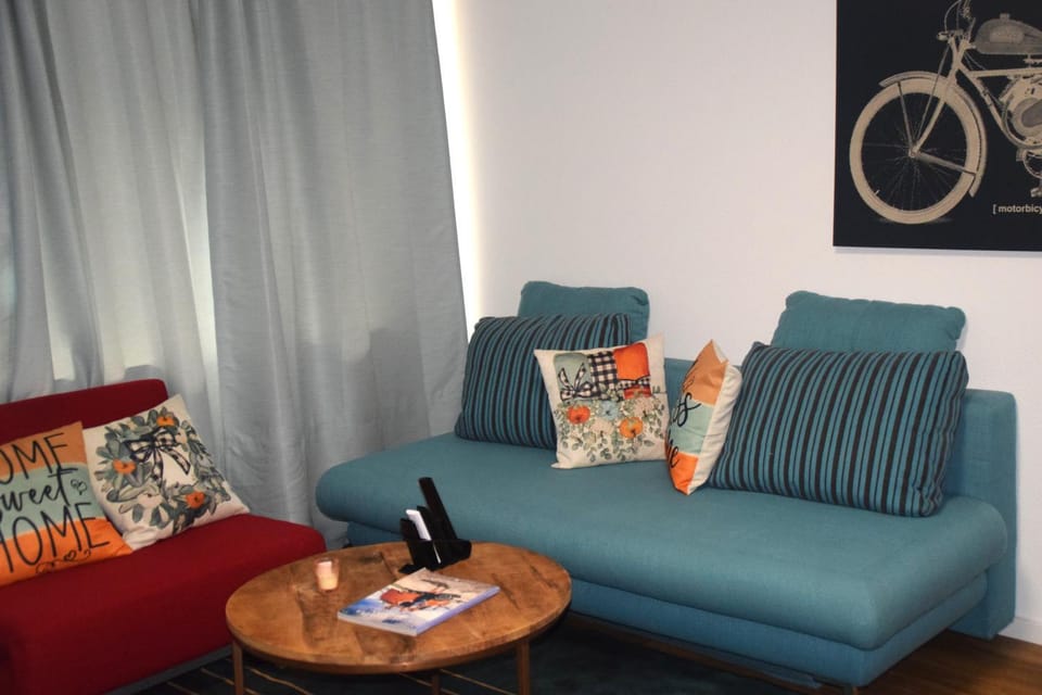 GraceHomes - 3 Room Apartment, Airport, Stuttgart Messe & Fair, Garage, Ventilator, Free Coffee, WiFi, 6 Guests Max Apartment in Stuttgart