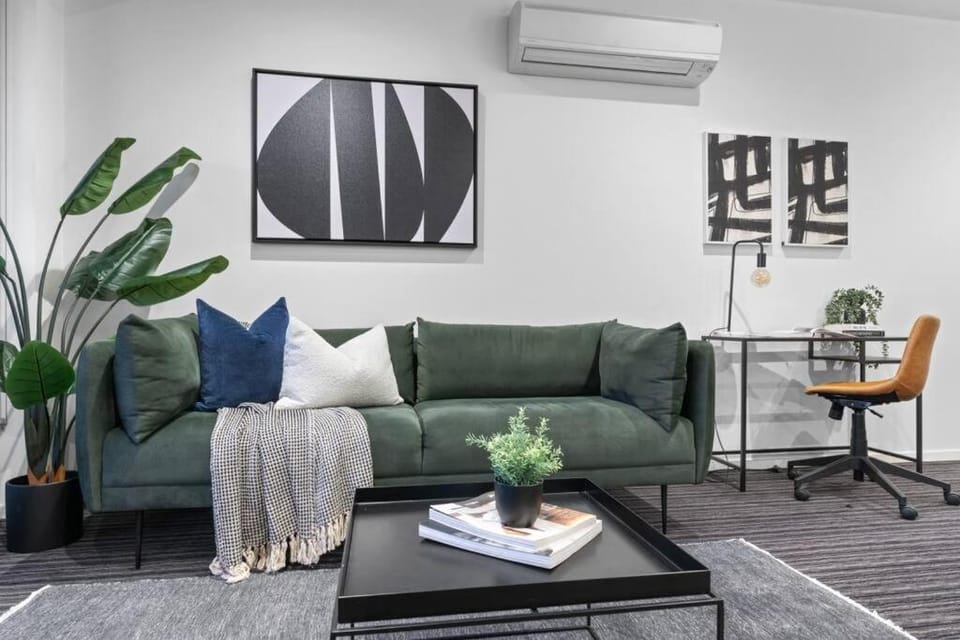 Luxurious Fitzroy Street Getaway Apartment in Saint Kilda