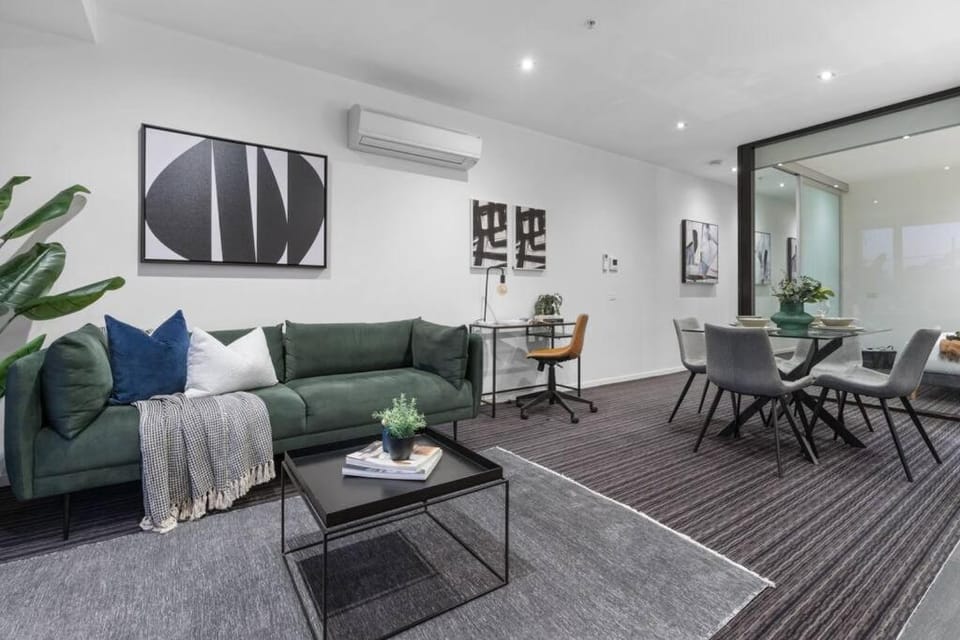 Luxurious Fitzroy Street Getaway Apartment in Saint Kilda