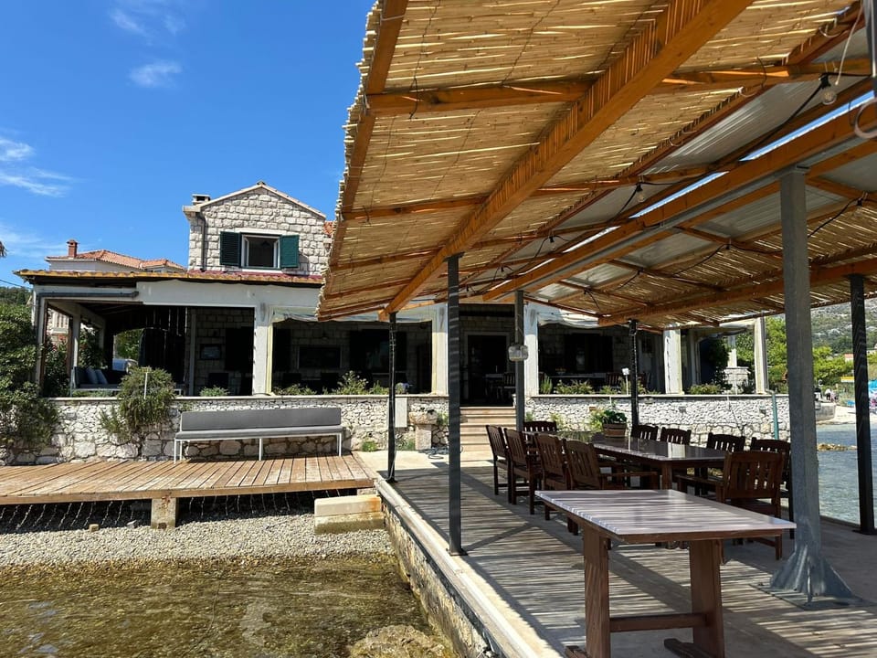 Beach House Nono House in Dubrovnik-Neretva County