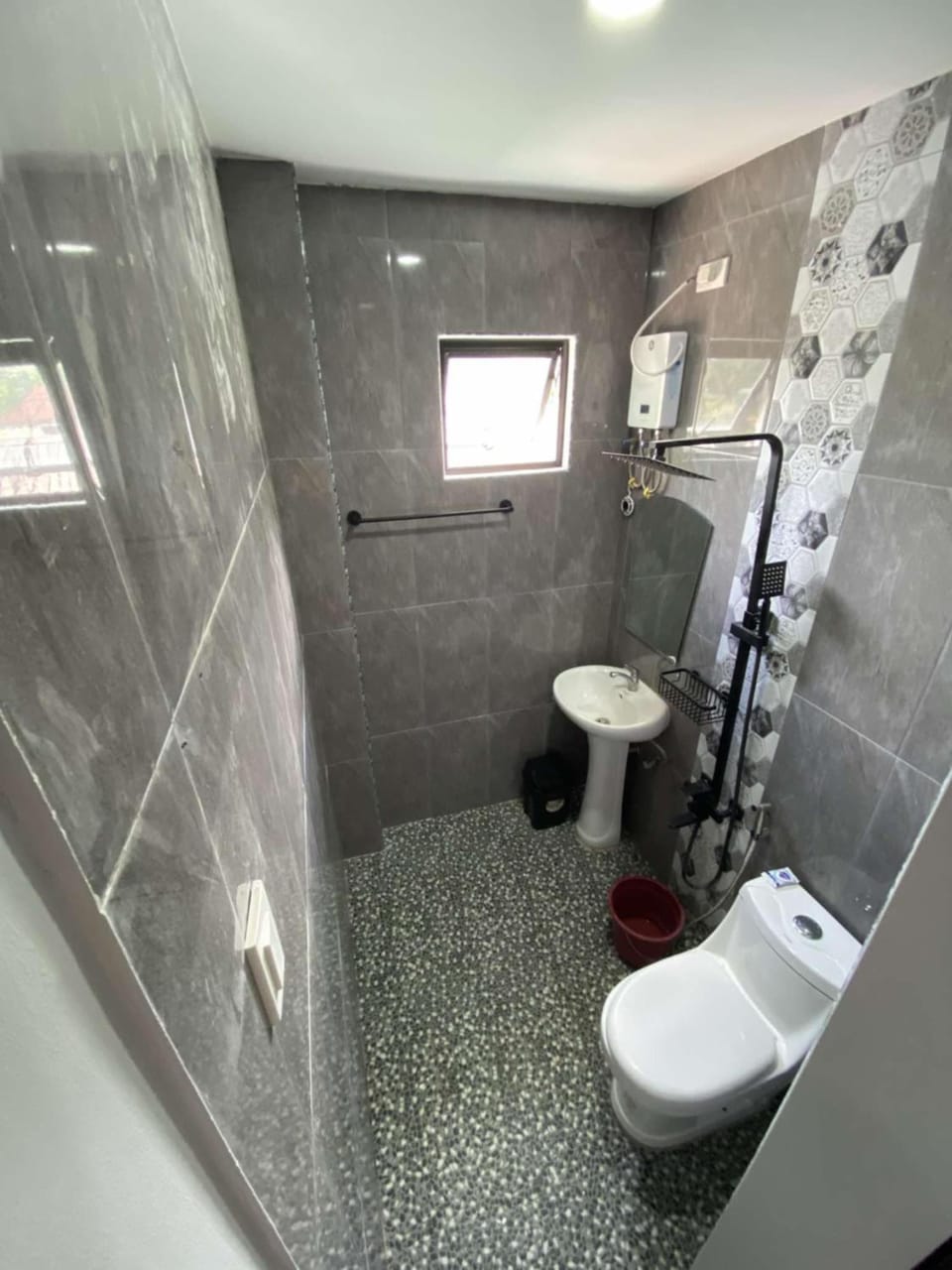 Shower, Toilet, Bathroom, bidet, towels