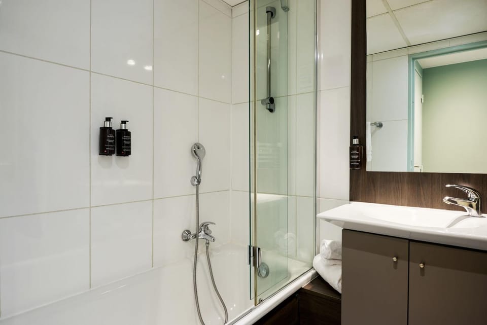 Bathroom, Photo of the whole room