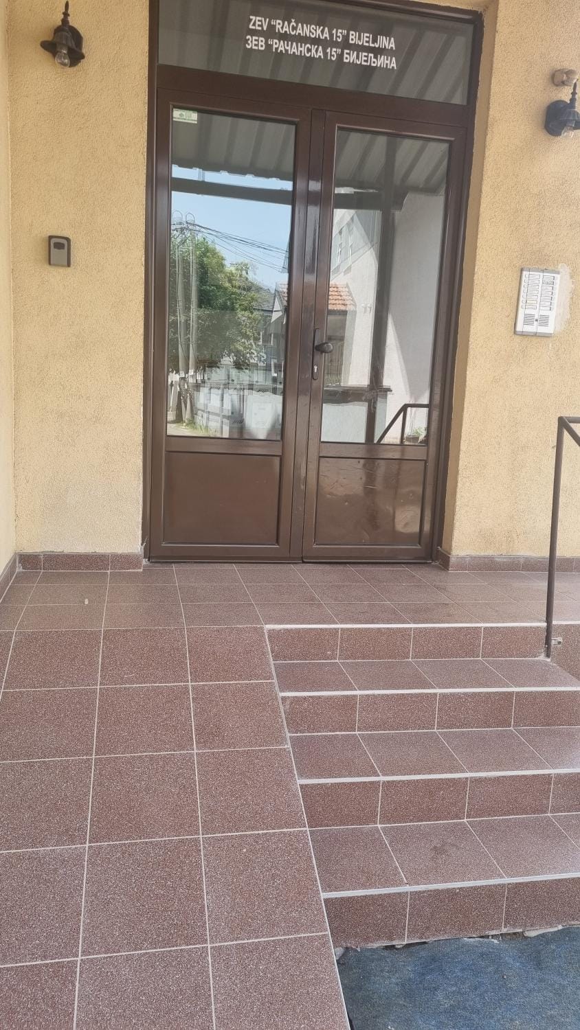 Facade/entrance